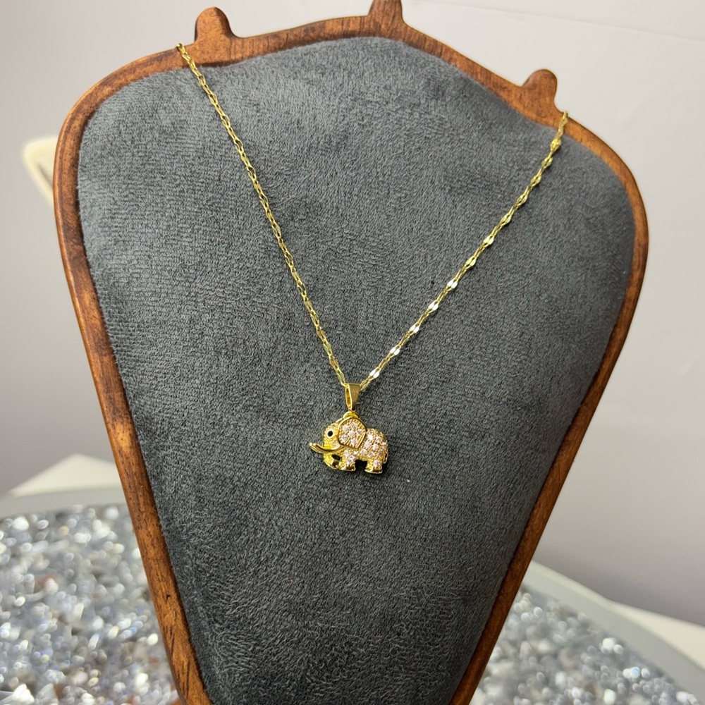 Elephant gold toned Pendant Necklace NIP - Picture 8 of 8